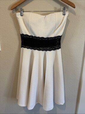 Wild Daisy Strapless White Dress with Black Lace Waist